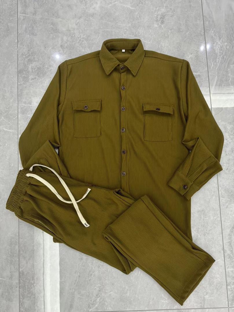 Vêtements de détente vert olive