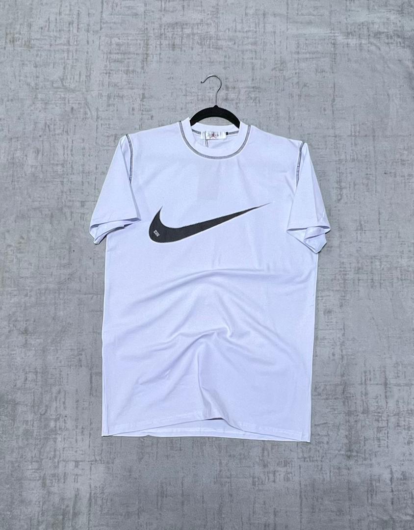 T-SHIRT NIKE